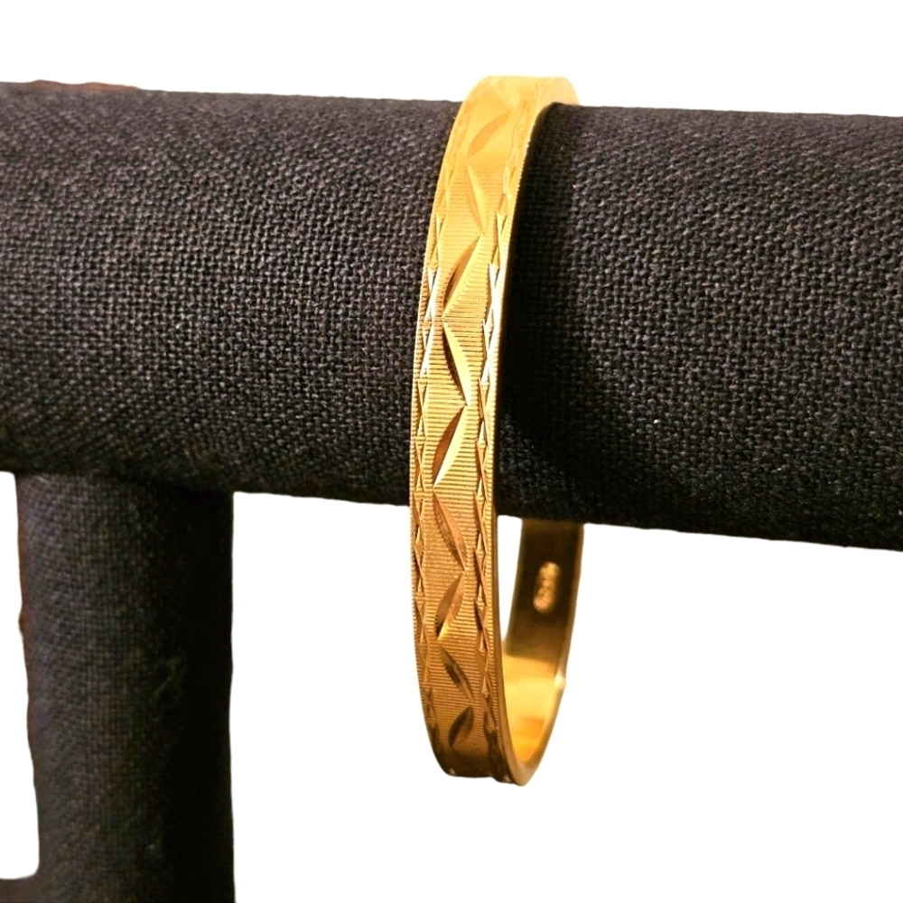 Vtg AVON 2000 Unisex Classic Gold Diamond Cut Magnetic Cuff Bracelet